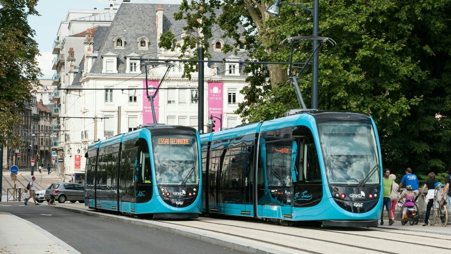 Tramvaje CAF Urbos ve francouzském Besanconu. (zdroj: Wikipedia.fr foto: Pascal Sulocha)