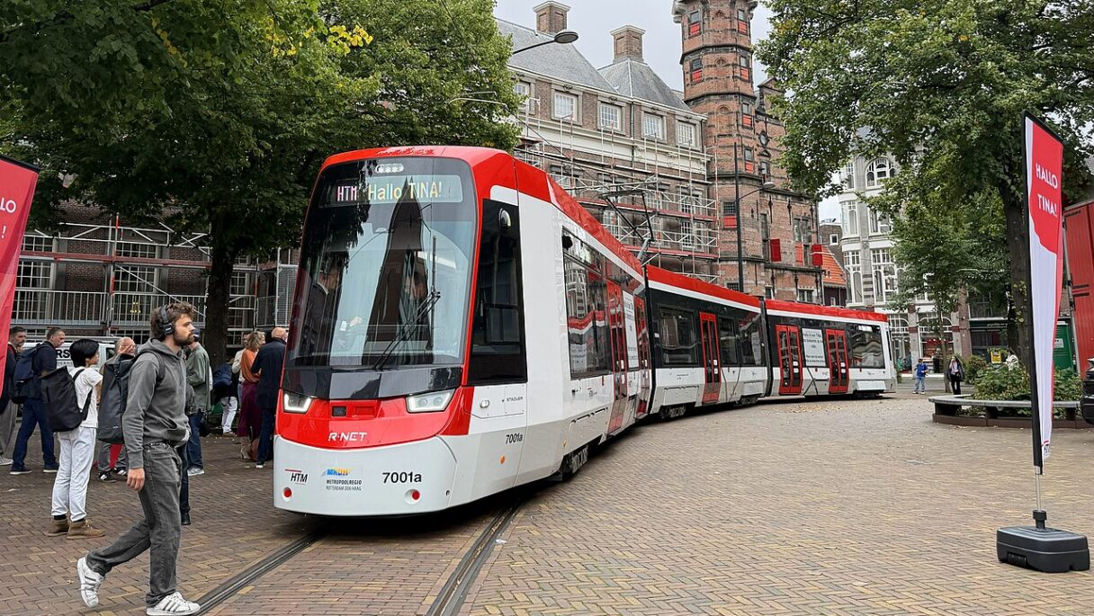 Tramvaj Stadler TINA v Haagu svezla první cestující