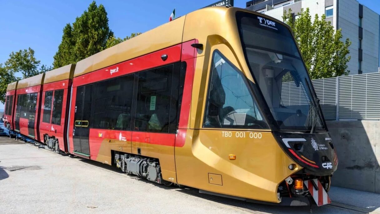 Do Boloni dorazila první tramvaj CAF Urbos