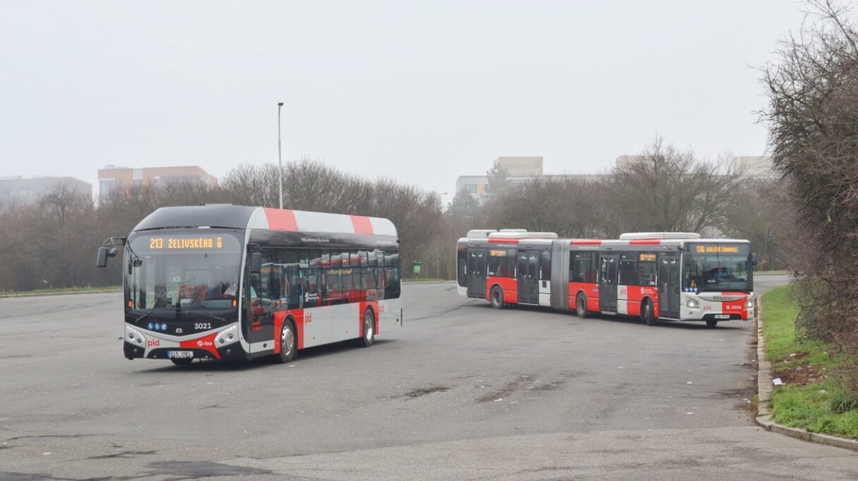 Praha objednala 40 mild-hybridních Urbanwayů 18M a 14 elektrobusů SOR NS 12 electric